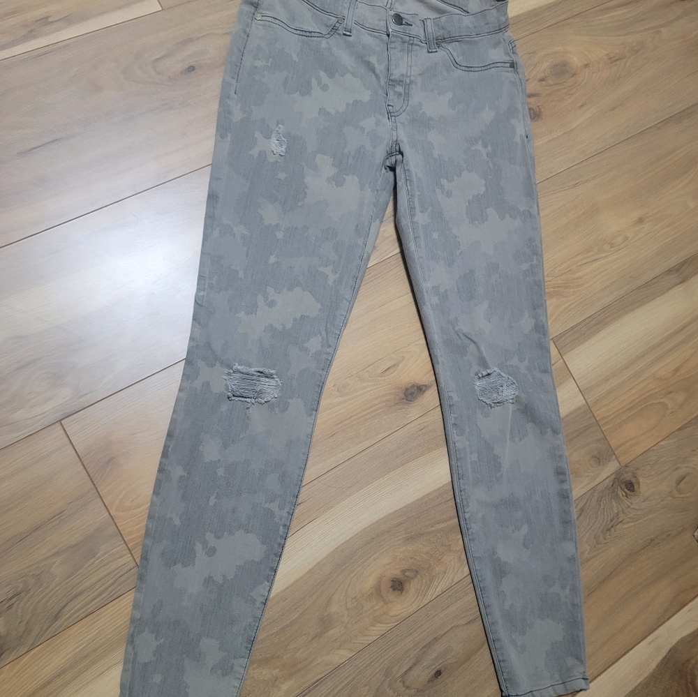 HENRY & BELLE Super Soft Skinny Straight Distressed Camoflage Print Jean